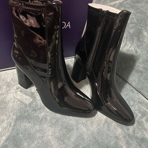 TOP MODA Snakeskin Embossed
Ankle Boot